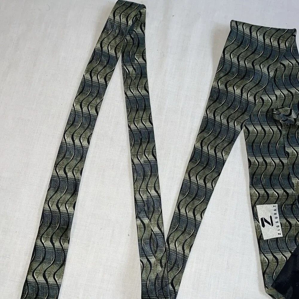 Ziggurat Men’s Dress Tie Size 57” Green 100% Silk Business Formal